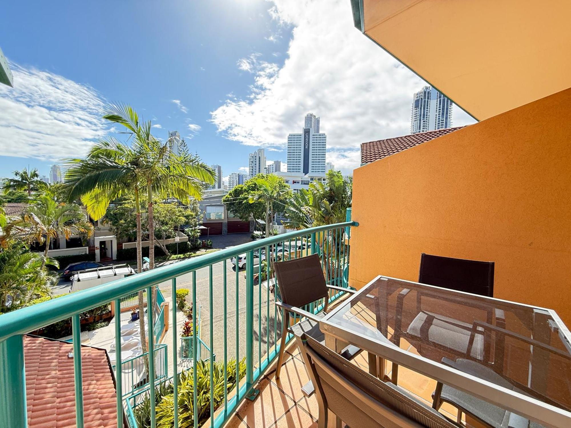 Karana Palms Resort Gold Coast Exterior photo
